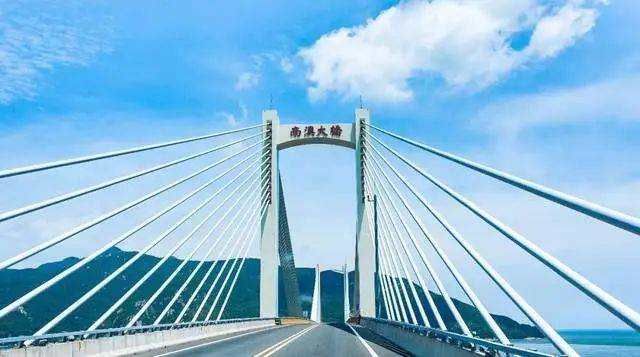 南澳大桥潮汕历史文化博览中心藏品类别涵盖嵌瓷,木雕,石雕,彩画等