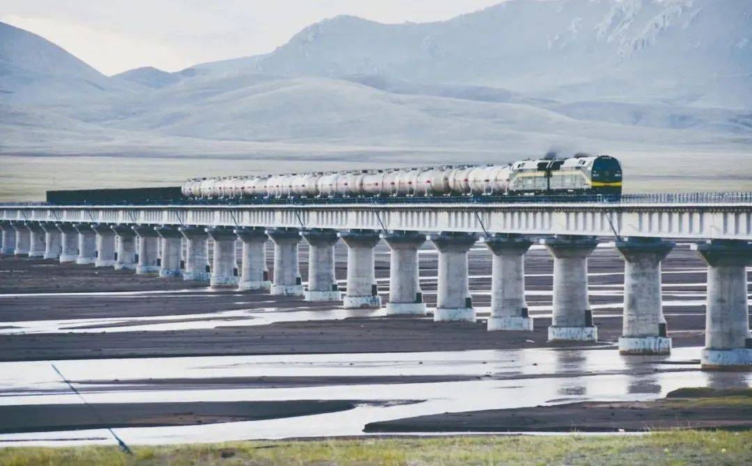 【70载沧桑巨变 新时代筑梦辉煌】一条路兴起的一座城_格尔木_铁路