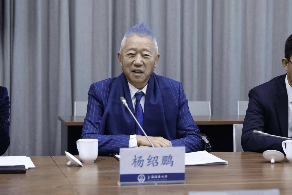 他,昔日青岛码头工人,缔造全球最会赚钱海运公司!