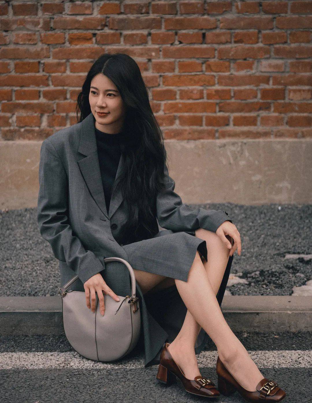 赵昭仪的穿搭,越看精神越稳定!_造型_上衣_材质