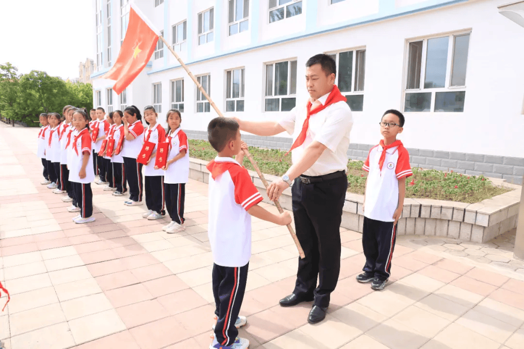 红领巾爱祖国 争做新时代好队员——乌丹第三小学2023级第一批新队员