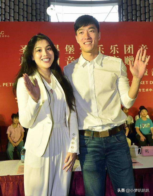许久未秀恩爱,刘翔一举动粉丝放心了_夫妻俩_吴莎_生活