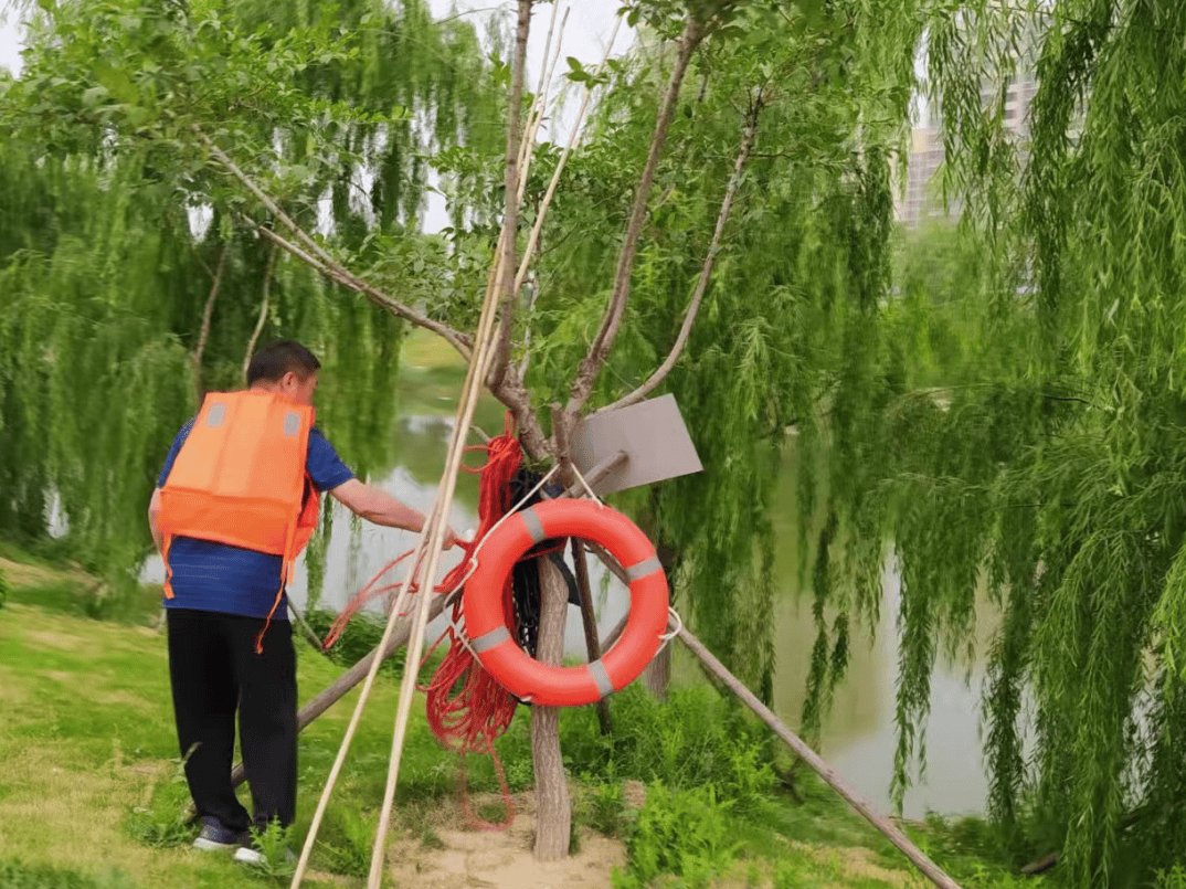 各社区均已建立水域台账,并按要求配备公示牌,警示牌,宣传横幅和救生