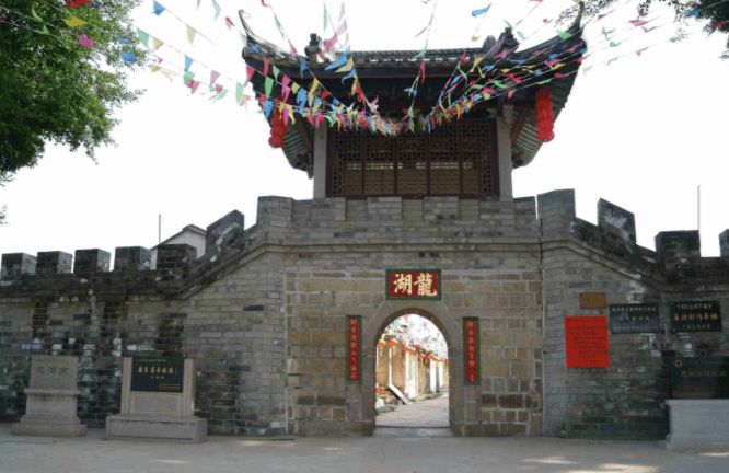 龙湖古寨地处韩江中下游西岸,始建于南宋,明,清为发展的盛期,是潮汕