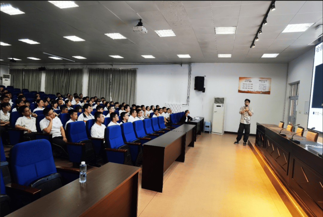 物理与信息工程学院科普团队前往沧州市第二中学开展科普讲座_张青青