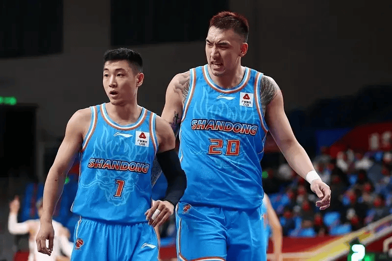 山东男篮震荡,丁伟卸任,三顶薪何去何从,唯有巩大帅力挽狂澜
