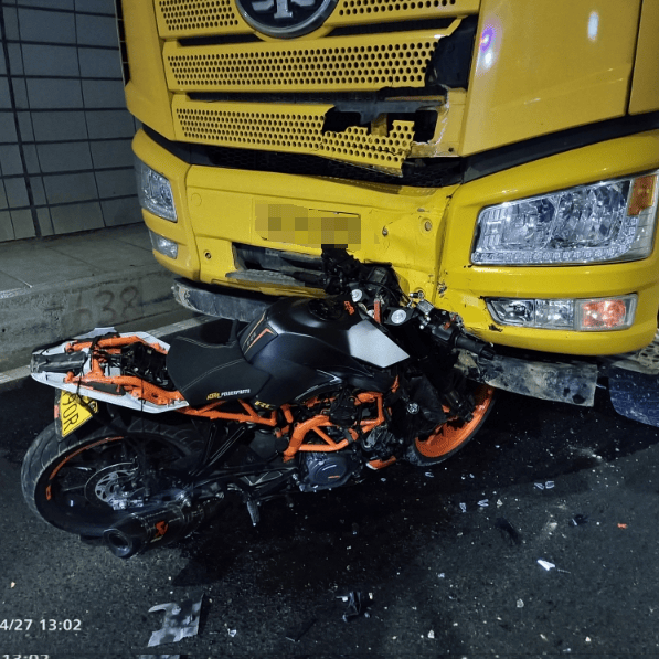 印度警方驾车进医院病房抓嫌犯丨冷兔小报 no.1016