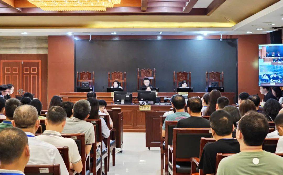 "模拟法庭"实训现场01坚持问题导向,精心打磨"典型性案例"剧本以真实