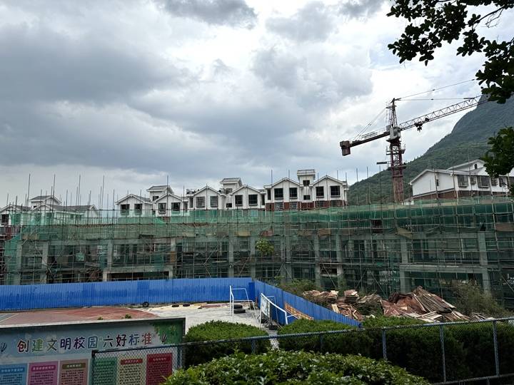 硬件设施大变化 学校旧貌换新颜_赫章县_实验_建设