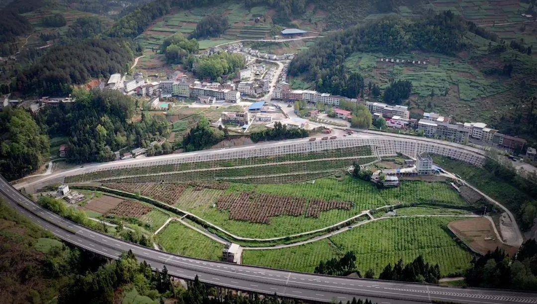 达州主城区到万源黑宝山景区车程10月全线通车,部分路段具备通行条件