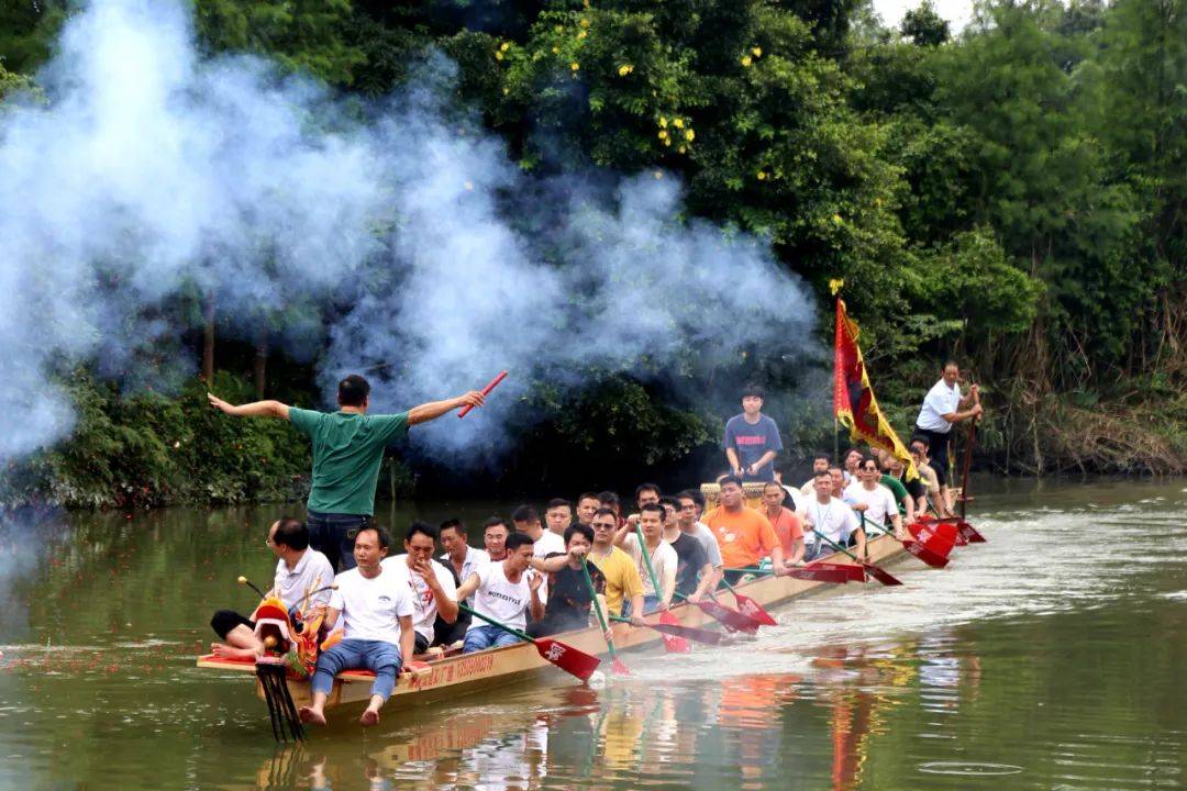 游龙舟·进莞来|"新龙"骏水,麻涌举行新龙舟下水仪式