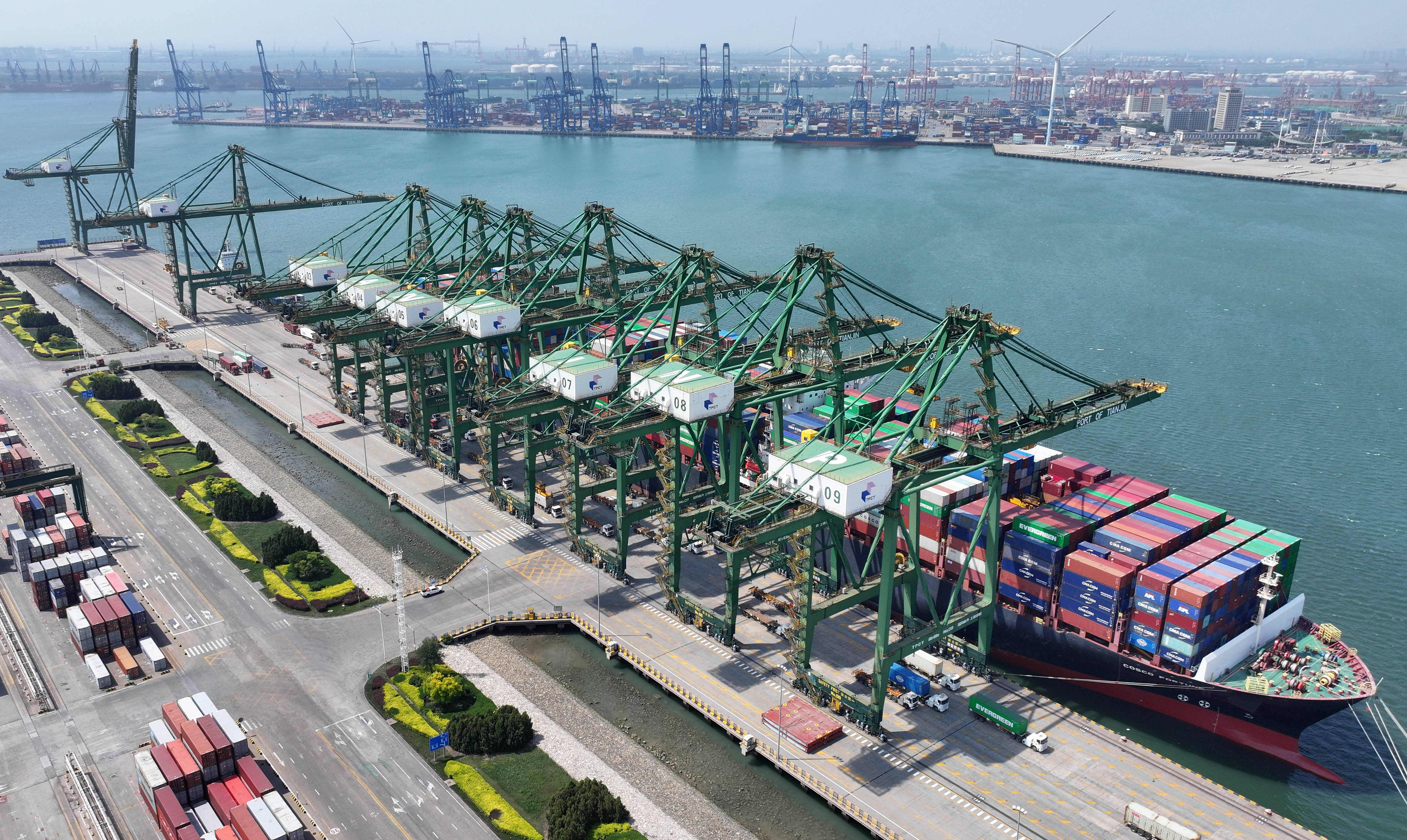 天津港:发挥枢纽优势 打造海铁联运快速路