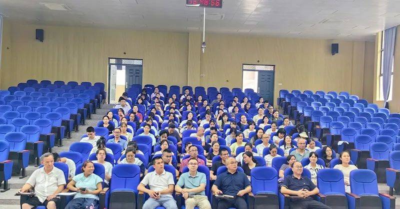 5月28日,福利镇中心校邀请阳朔县柚子军研学教育学校在福利镇初级中学