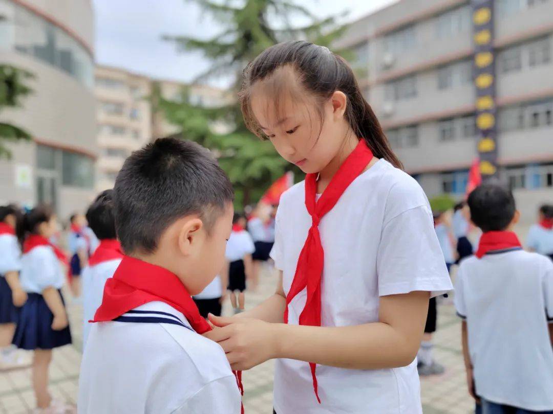 【幸福德育】焦东路小学举行红领巾爱祖国暨一年级首批少先队员入队