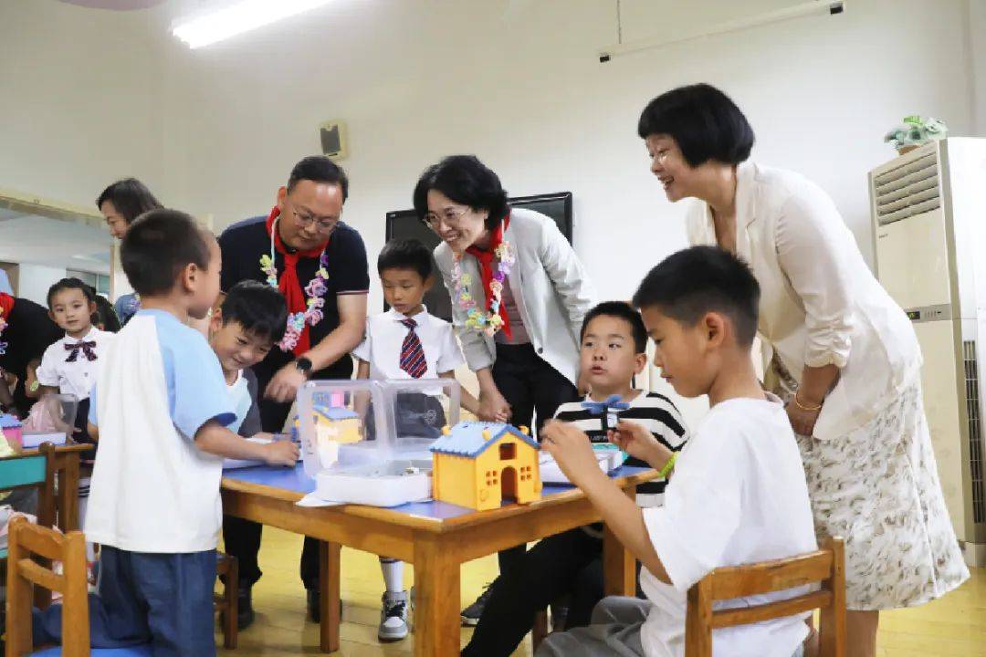 叶枝利开展"六一"国际儿童节慰问活动