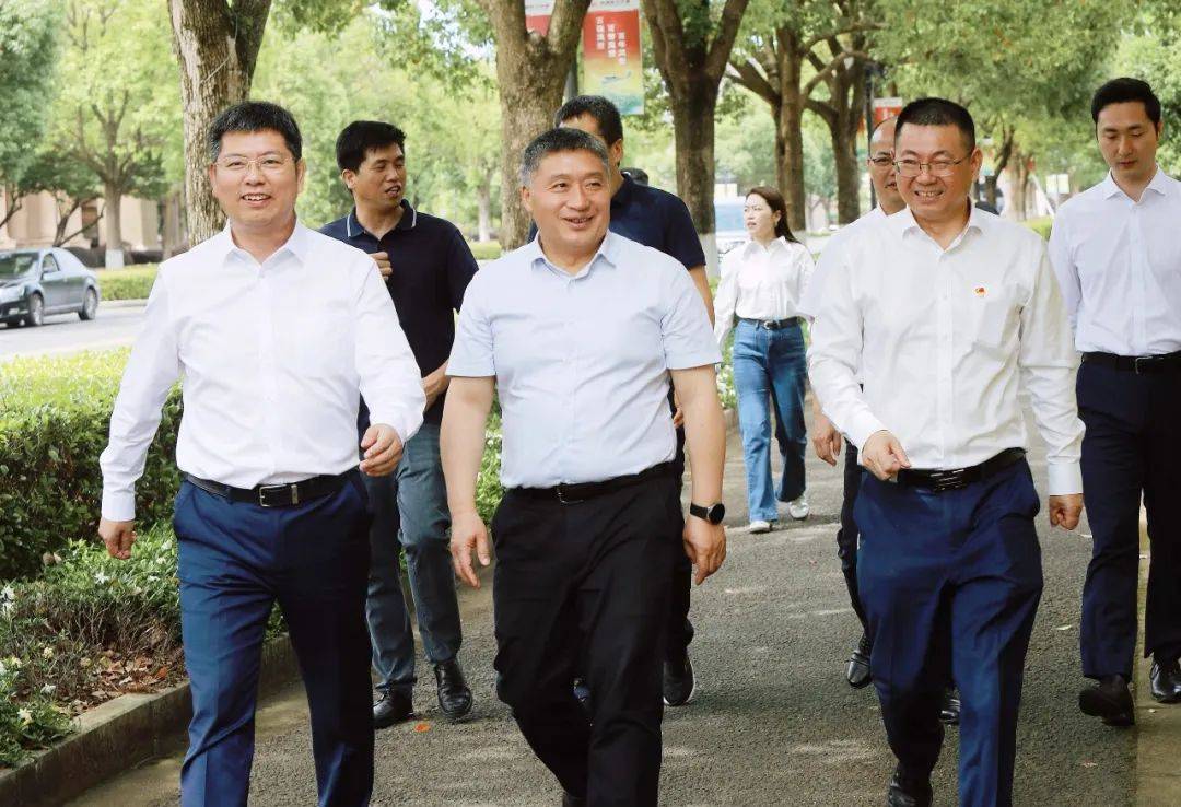 陈滨董事长介绍了万丰低空经济的发展战略与国际化发展情况.