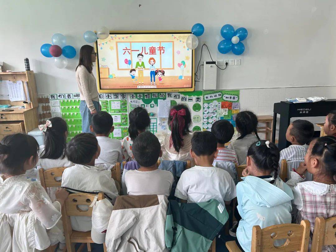 【节日动态】 "趣享六一 与你童在"——东风路幼儿园城河路园区庆