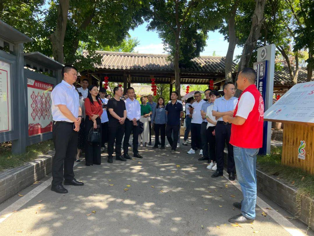 站相关负责同志三十余人到成都市天府新区华阳街道和简阳市新市降道