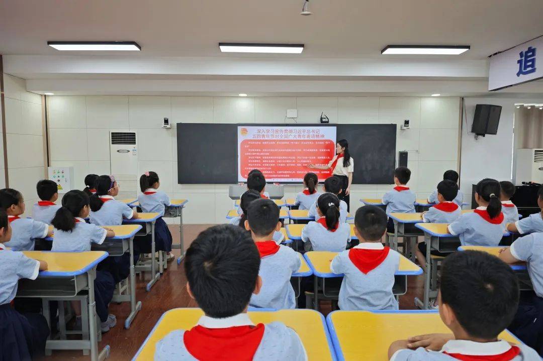 灵璧县实验小学团县委组织"红领巾巡讲团"走进学校开展主题宣讲活动.