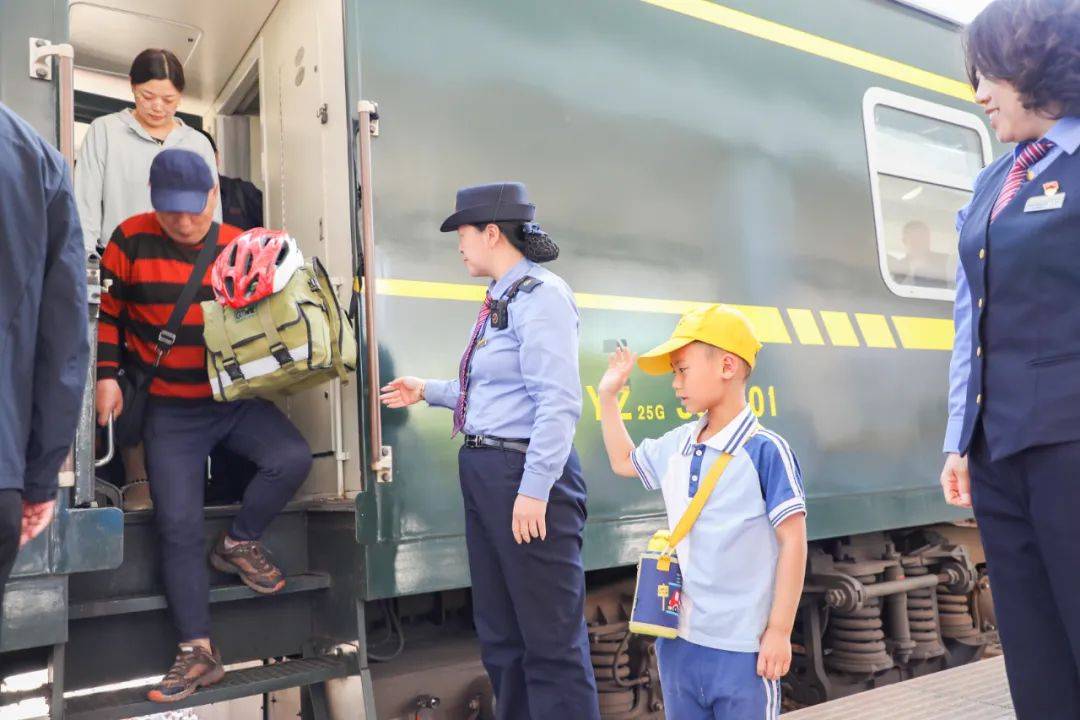 "小小体验官"的铁路之旅