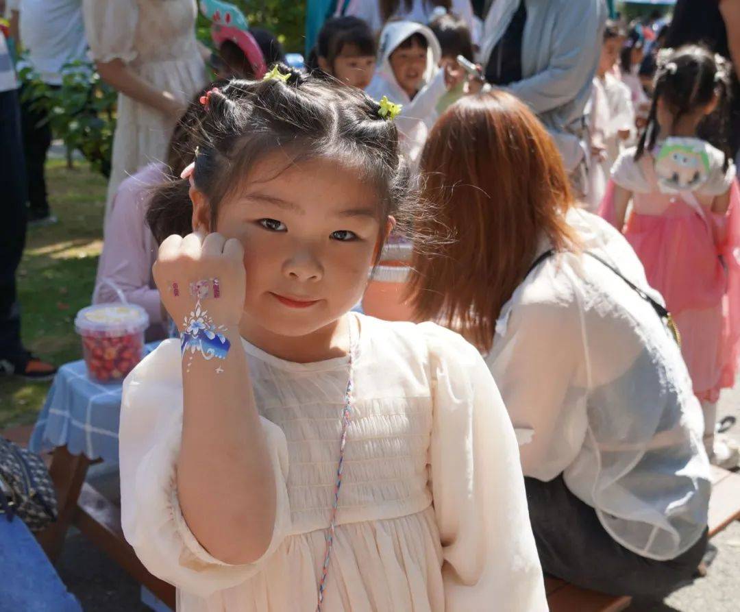 "六一"儿童节,苏州市吴中区枫津实验小学在武城体院举行了"国防润童心