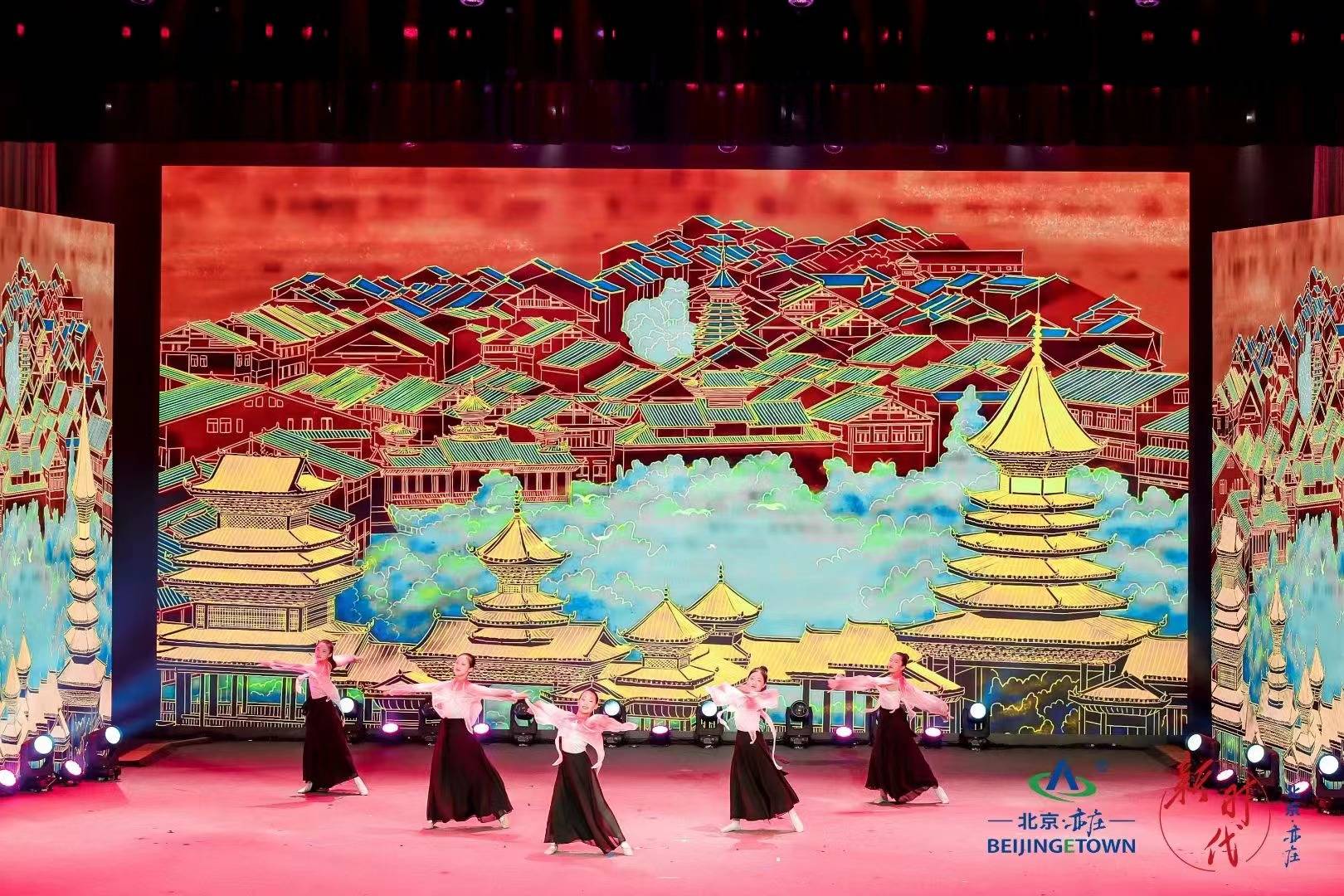北京经开区新时代文明实践少儿展演献礼新中国75周年