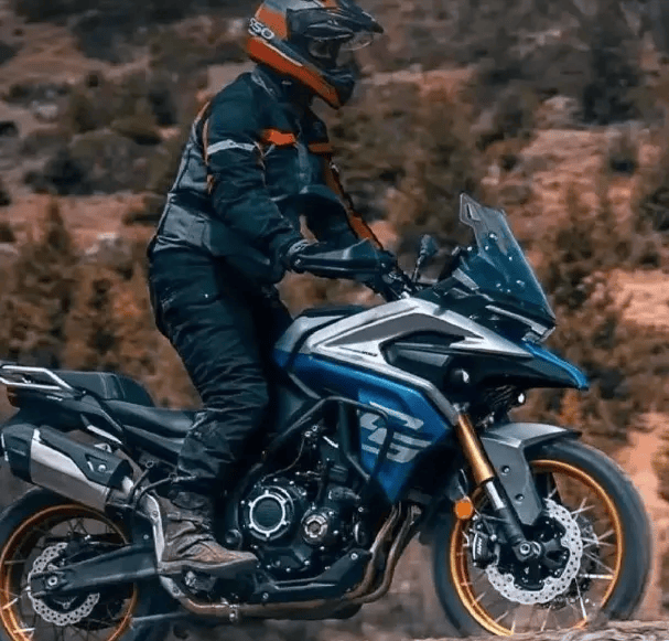 豪爵铃木dl250,售价21580元,百公里油耗3.33升,续航520公里.