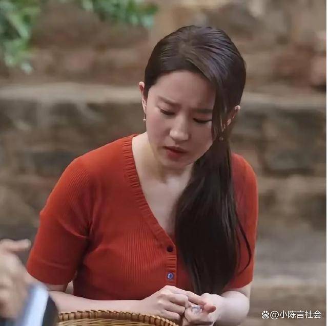 刘亦菲已经37岁了,抛开明星身份,这已经是个中年妇女的年龄