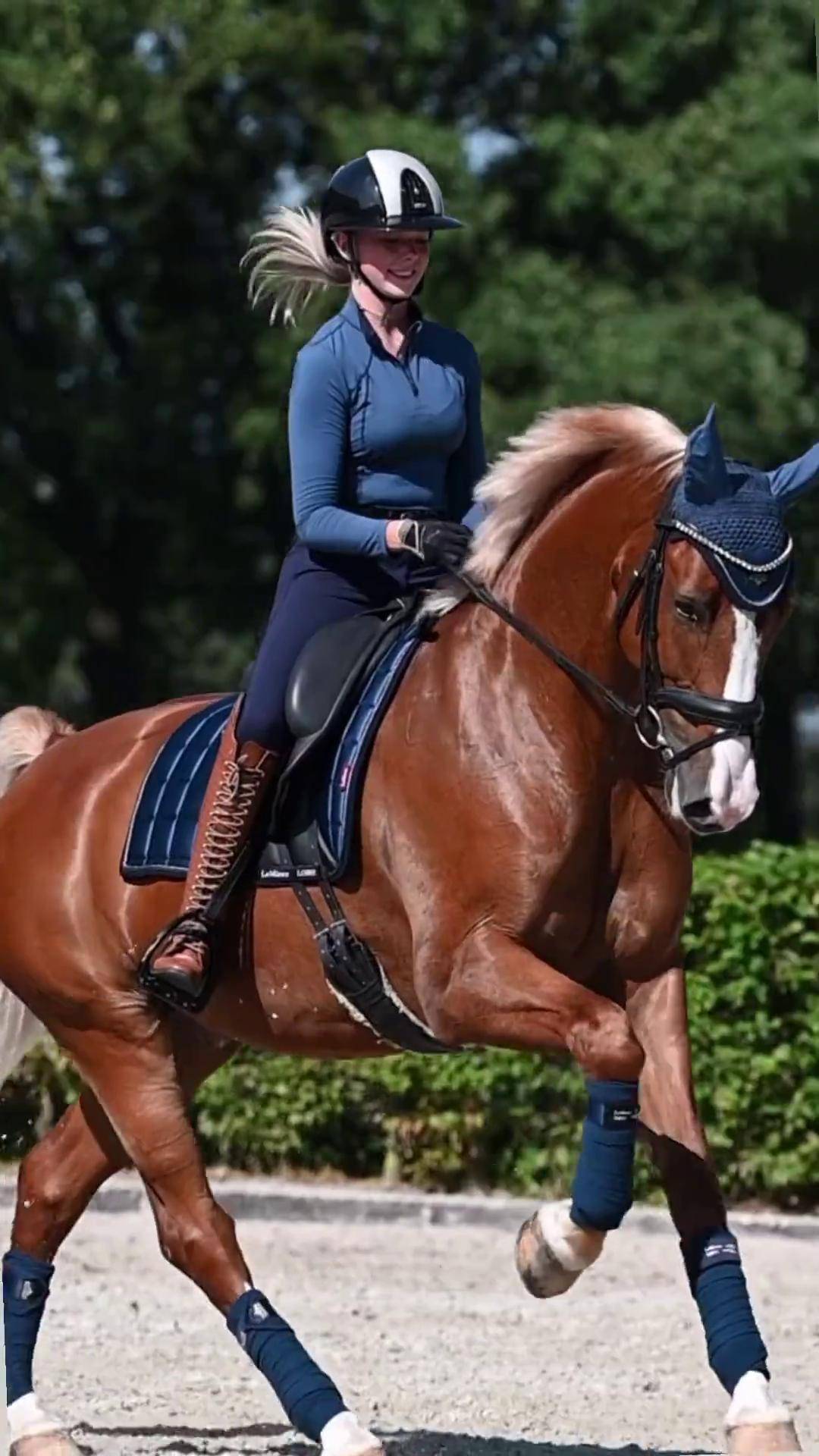 美女骑马 马术运动