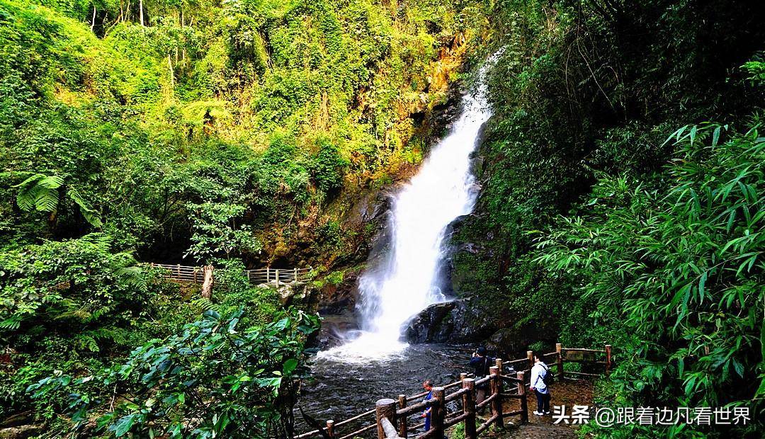 云南红河州马鞍底瀑布,水与山的交响曲