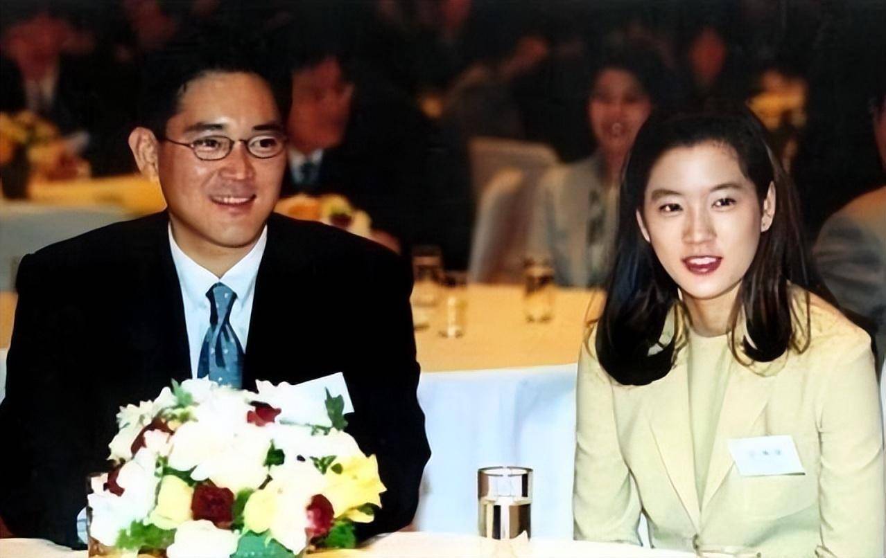 韩国三星集团的现任会长李在镕,当初也跟大象集团会长林昌旭的女儿林