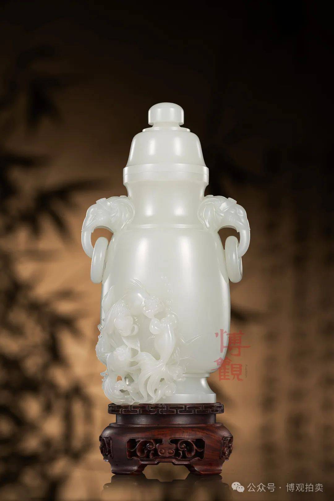 中国玉石雕刻大师杨光创作的玉雕器皿是典型的扬州风格.