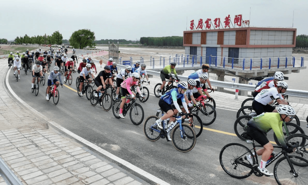 山东女子自行车队服图片