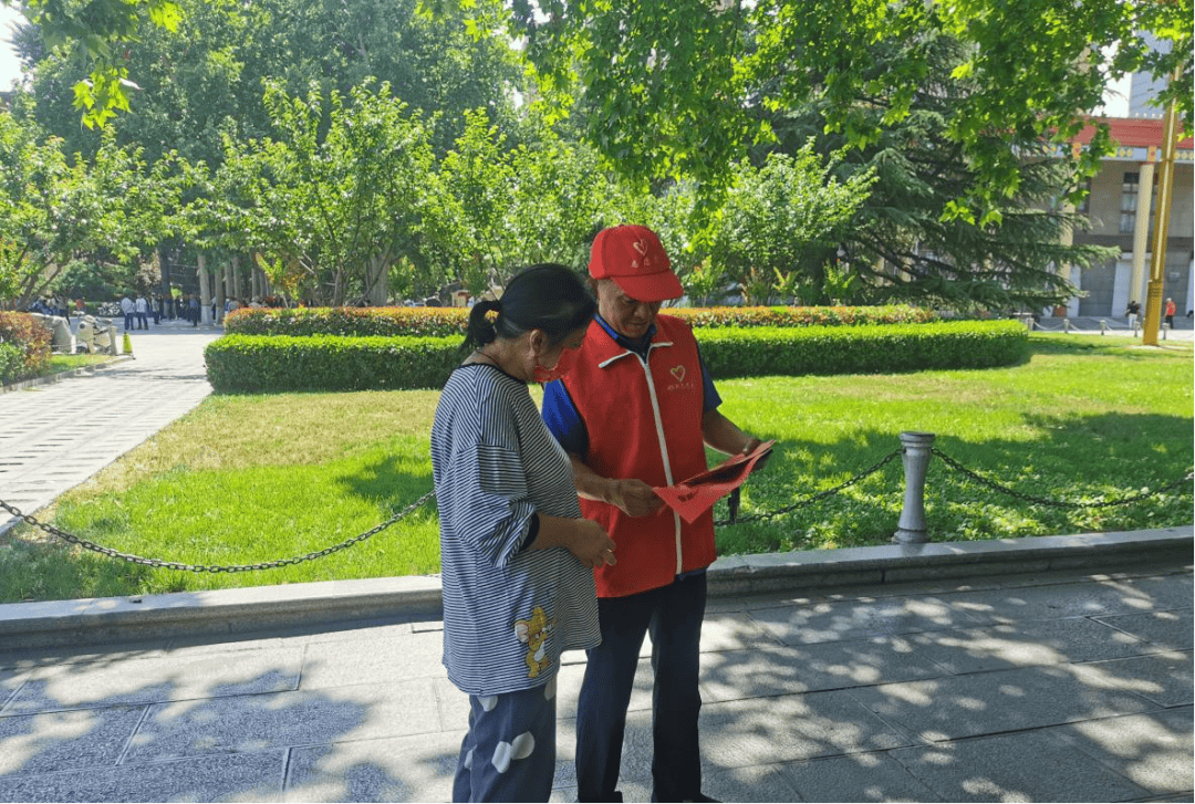 【主题活动】城管支队开展"世界无烟日"宣传活动