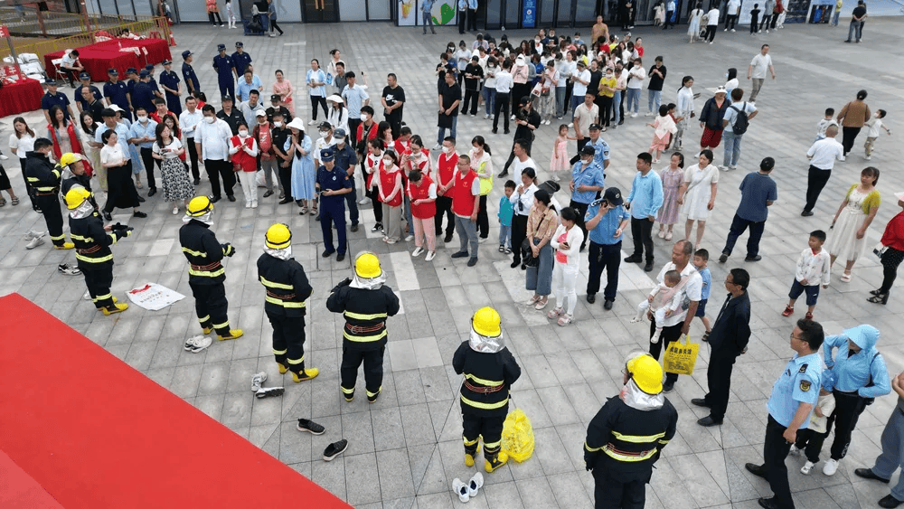 长江新区阳逻街安全生产月启动仪式在阳逻万达广场举行