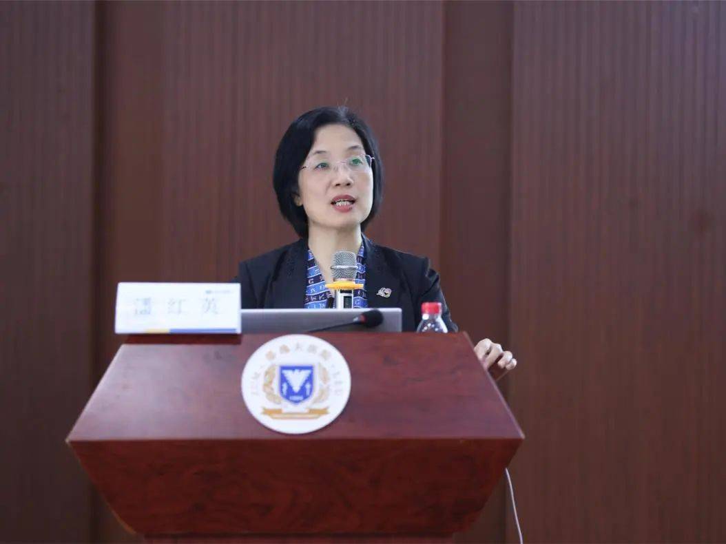 浙江大学医学院附属邵逸夫医院护理部副主任兼手术室和内镜中心科护士
