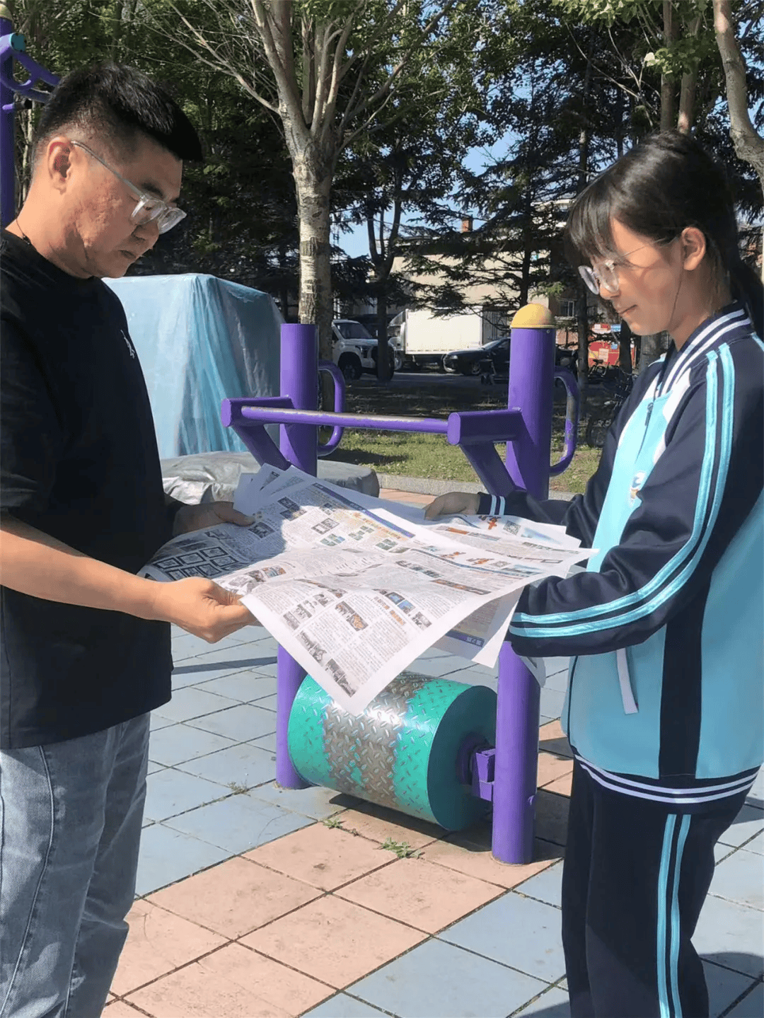 情满心间意蕴长——友谊县第四中学开展学生校刊,蔬菜义卖活动