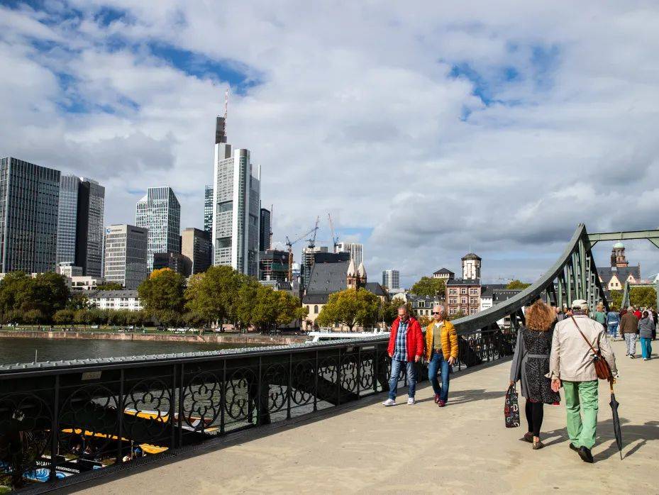 法兰克福楚格峰新天鹅堡奥格斯堡金色大厅英国花园慕尼黑特色景点推荐