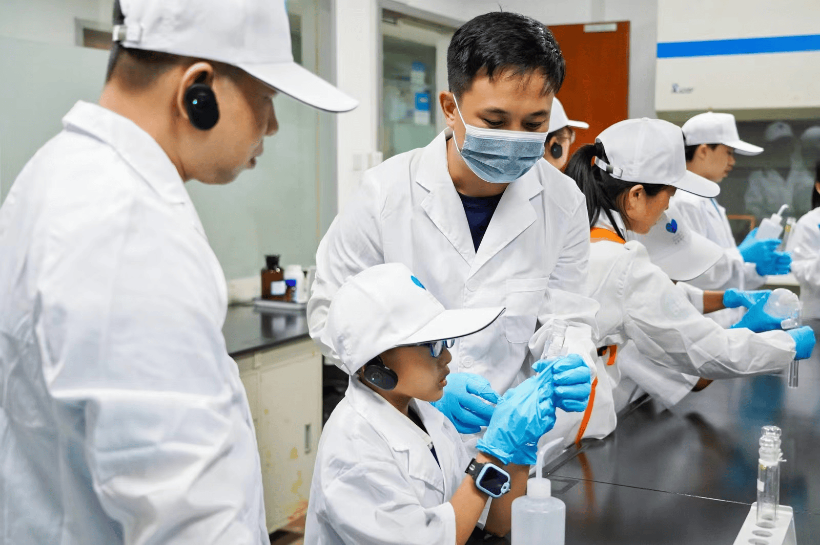 市生态环境监测站开展污染源监测解密活动_样品_工作_检测