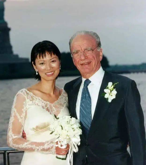 (图源:reuters,版权属于原作者)第三任妻子:邓文迪:1999年,默多克第二