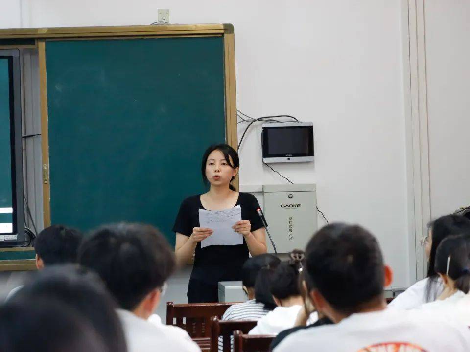 青蓝萃志,初绽光芒——记柳州铁一中学(初中部)教育集团见习教师考核