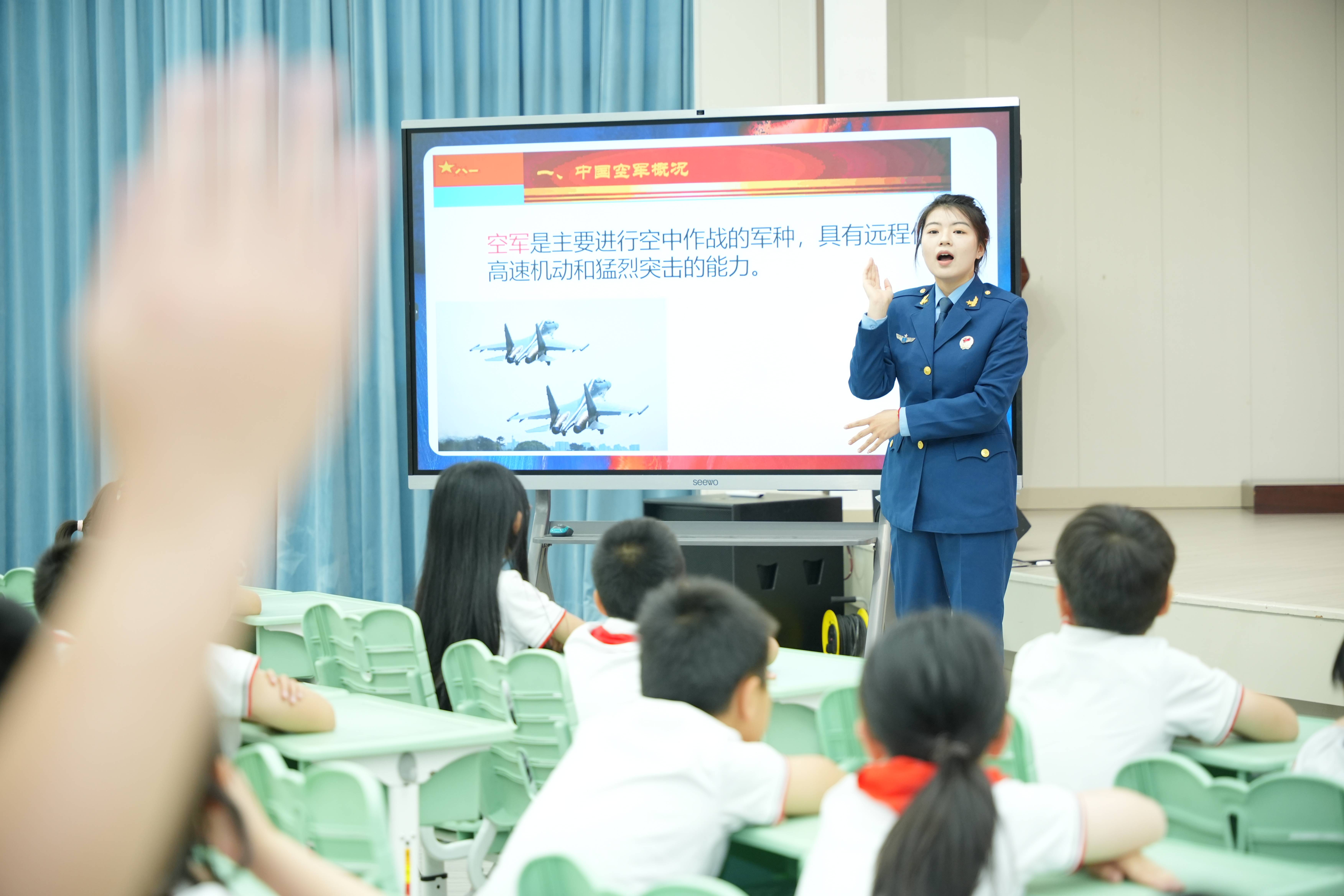 这群特殊的老师走进向阳小学!徐汇"劳模工匠进高校"探索新模式