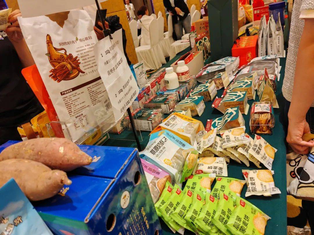 市商务局组织康新食品,草原红牛,格日勒阿妈,小奶花,蒙清,优农尚品等