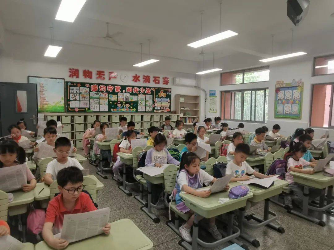 【校园新闻】扬子晚报走进汉江路小学 小作者迎喜报啦