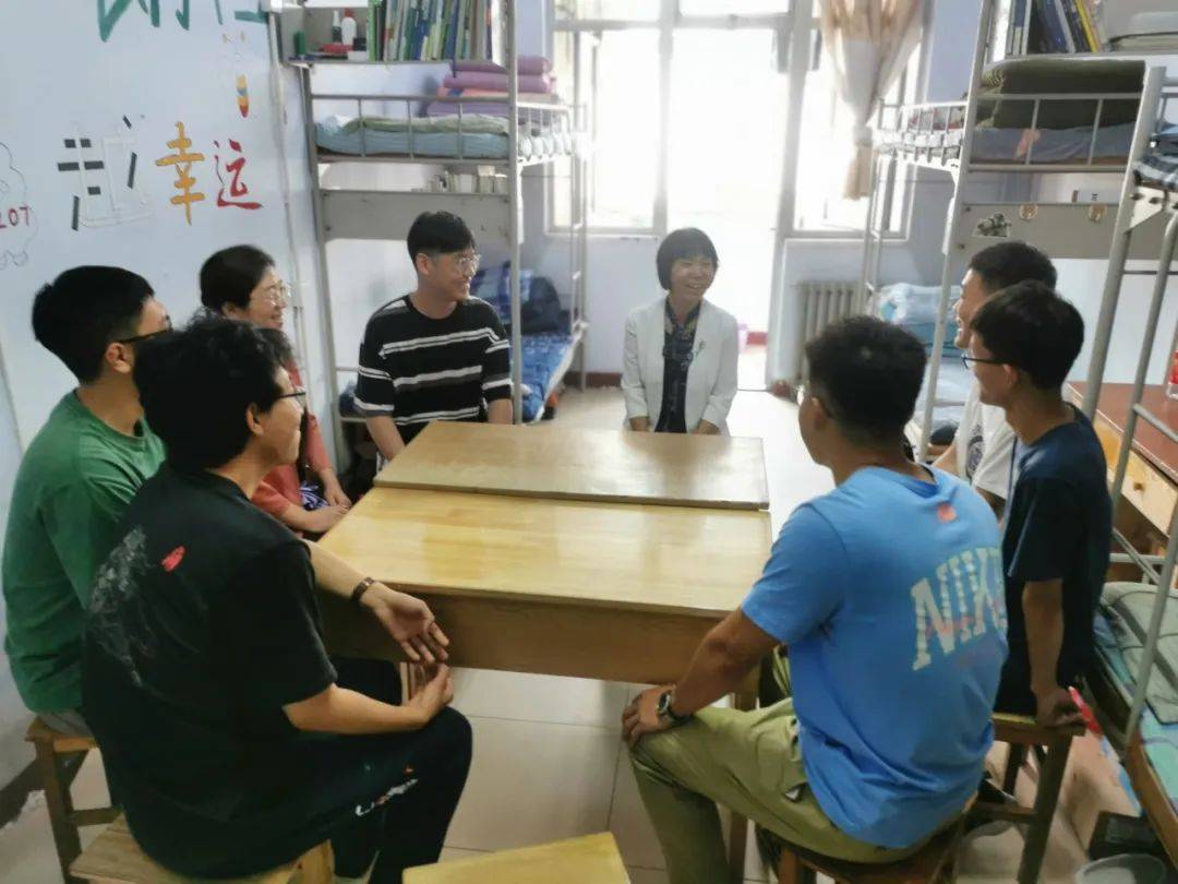 【党团动态】植物保护学院开展2024届毕业生党员集体谈心谈话
