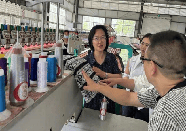 云南省妇联赴文山州开展"四下基层"活动