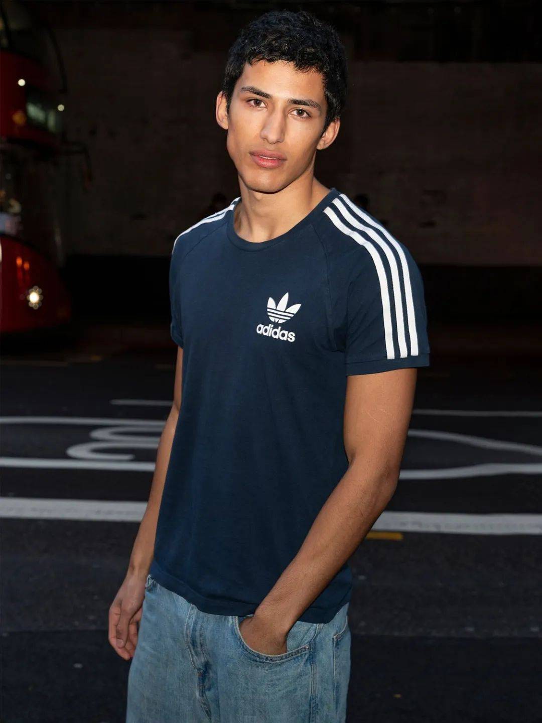 新的英国男模,脸蛋好美!