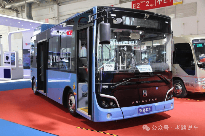 小身材大容量 亚星7米级"零后悬"纯电公交车