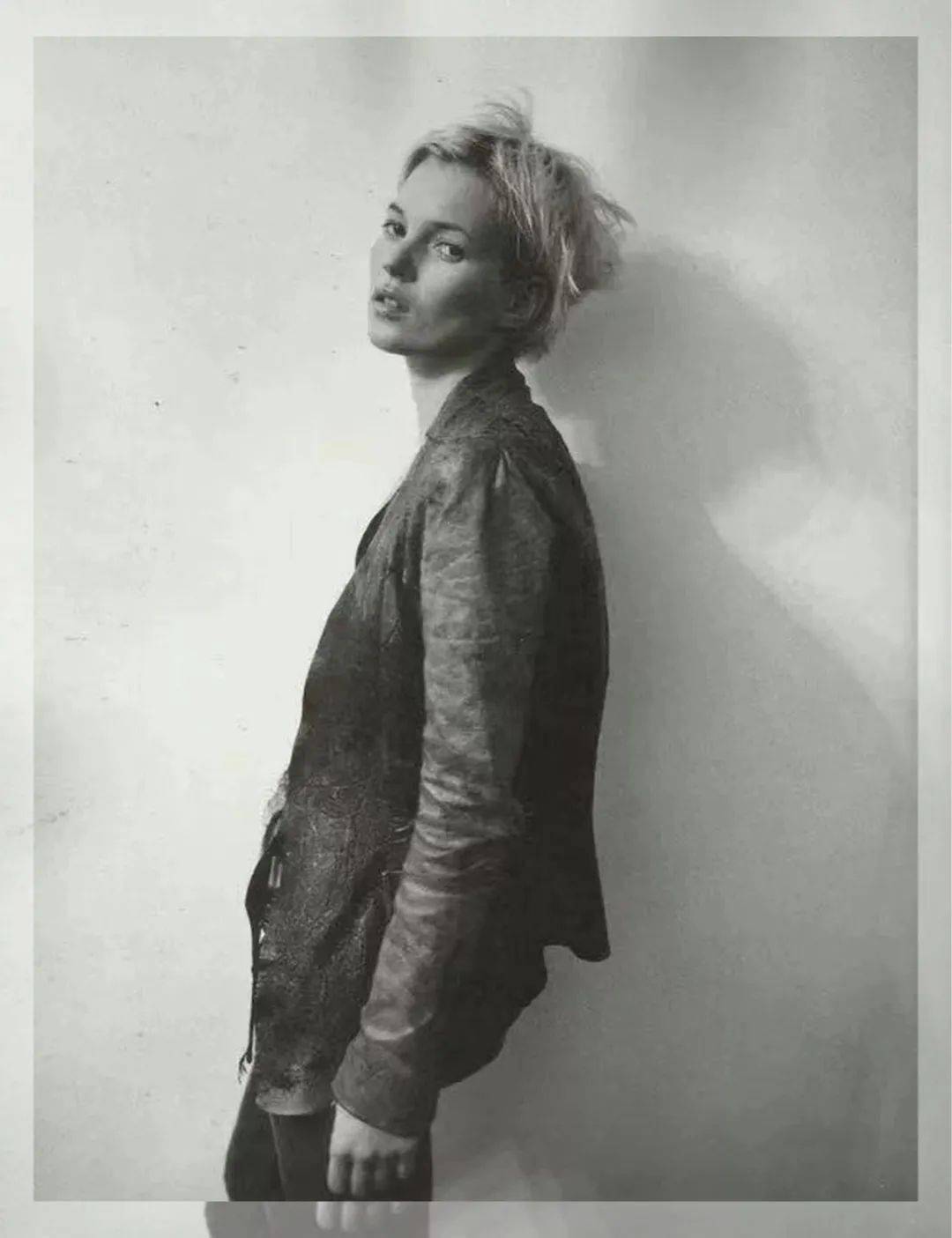 被亚当兰伯特的高跟鞋硬控了60秒_owens_rick_lamy