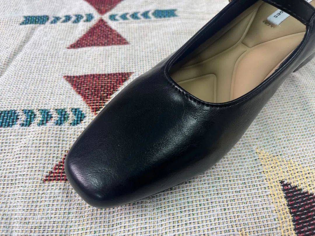 杨采钰半裙 罗马凉鞋太优雅了吧!法式慵懒范儿,夏天照着穿清爽女人味!